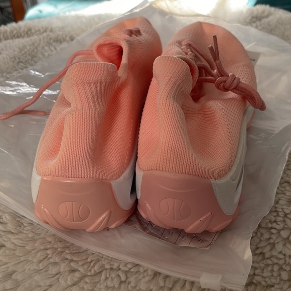 Hyper soft Sneaker. Never worn size 42 - Picture 4 of 5